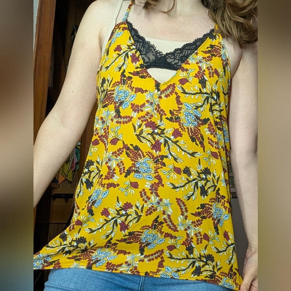 Daytrip Yellow Floral Camisole with Black Lace - Picture 5 of 5